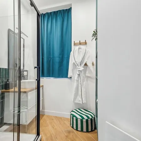 Bnbnook - Charming Flat Near Pompidou & Notre-dame Paříž